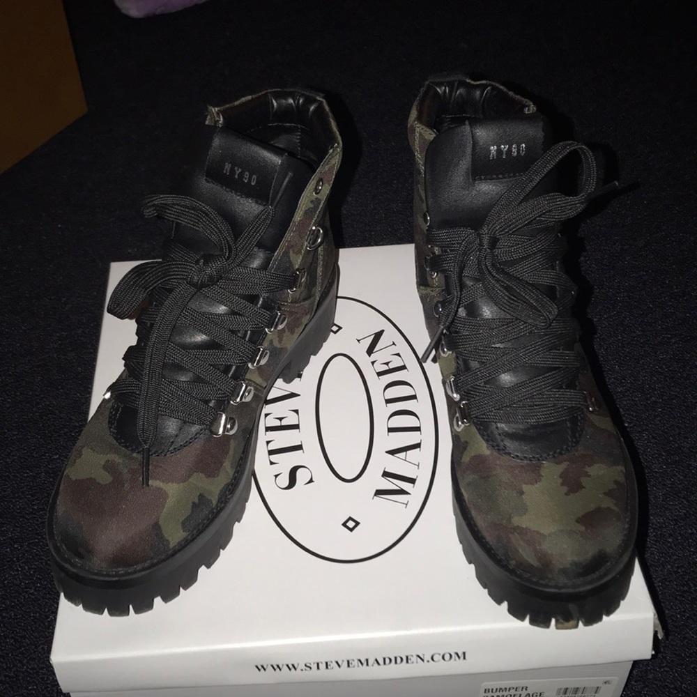 Combat boots